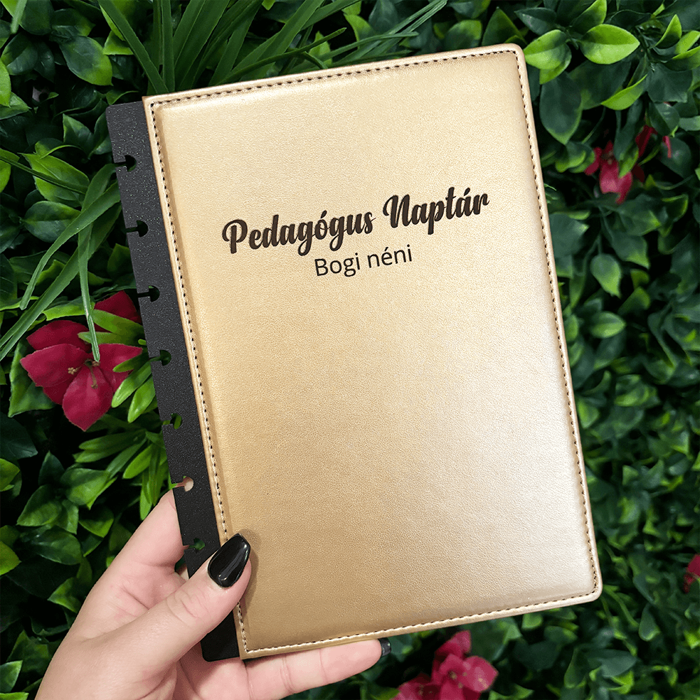 Arany műbőr borító - A5 2 Arany műbőr kemény borító egyedi üzenettel gravírozva ajándék webshop A5 méret