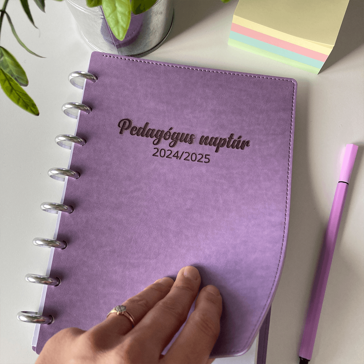 Gravírozás 29 egyedi gravir fuzet korongos borito csaladinaptar.hu webshop pedagogusnaptar