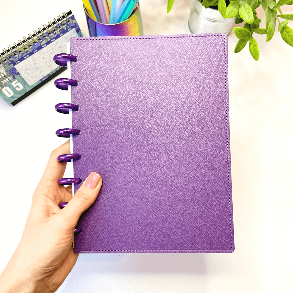Gravírozás 6 Ibolyalila műbőr borító A5 korongos füzet napló planner csaladinaptar.hu webshop
